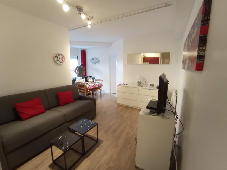 APPARTEMENT ROUGE ET BLANC #residenceconsuegra